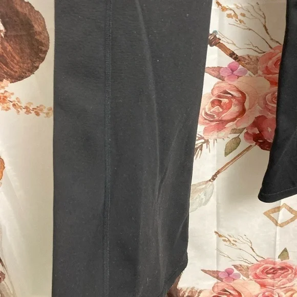 Size 6 lululemon pants - Picture 4 of 4